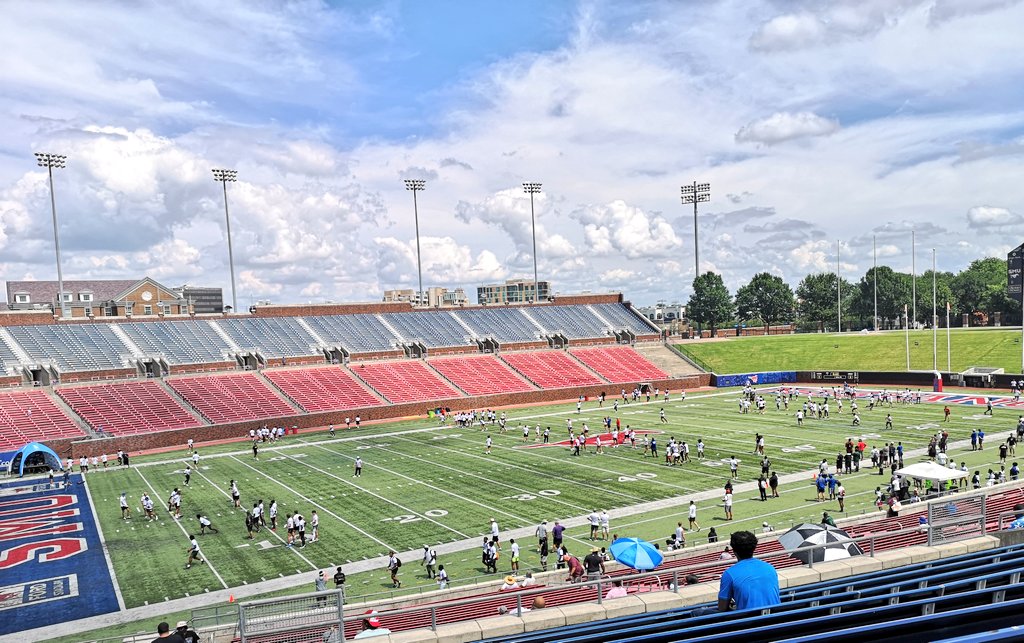 NatasciaB_76's tweet photo. First day without sunscreen and @nflacademy competing 😫😭 #missingTX https://t.co/Fk9hql5wrQ