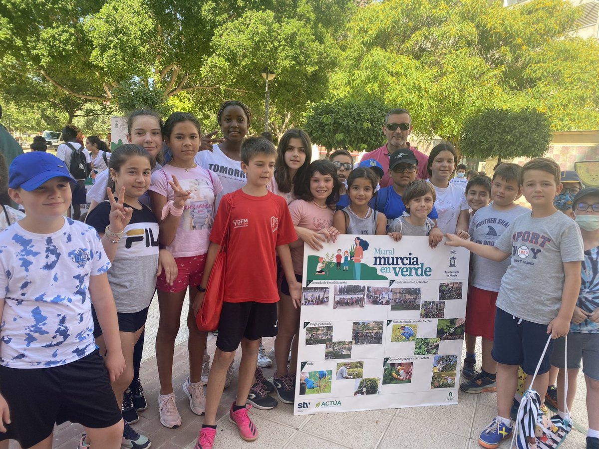santiagomayor12's tweet photo. Hoy hemos celebrado el #DiaMundialDelMedioAmbiente junto a otros coles de la zona🌱🌳Nuestros alumn@s han disfrutado y aprendido, han plantado y han convivido buscando el cuidado de su entorno más próximo ¡Ha sido un gran día! Gracias a @parquesdemurcia #ActuaSM #STV @AytoMurcia https://t.co/vOIjvSmmcA