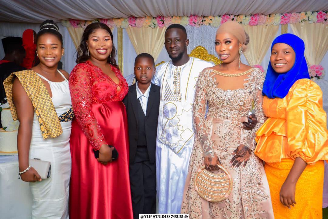 Na familia e'sta fi'ci mal.
Per vida ki con'tenti❤💯