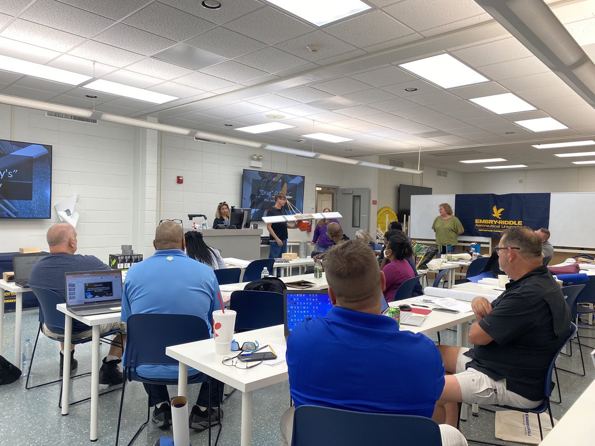 JuncoScience's tweet photo. Day one of middle school teacher training completed! There were some great glider designs created. Minecraft and drone delivery 📦 up next today. 6 Florida counties were represented. #FlyhighGAI https://t.co/9A2EOBwDtl