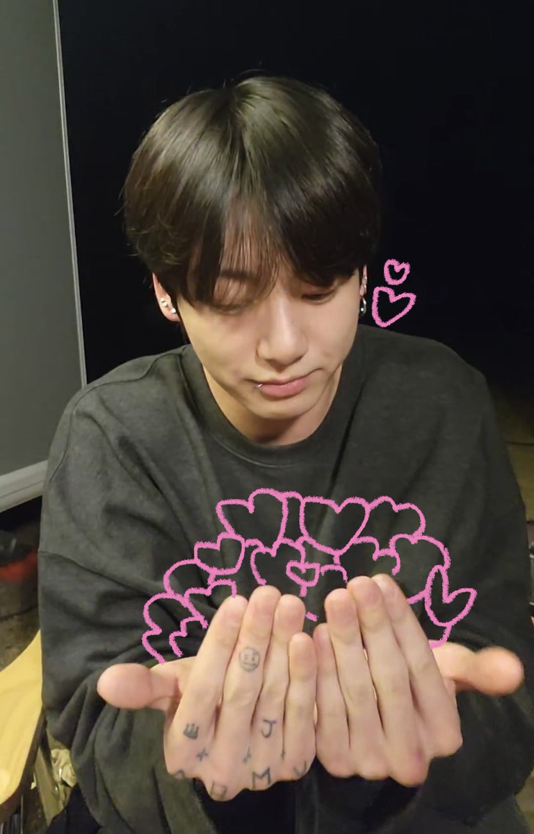 Itwasa1waysu's tweet photo. 우리 정국이 사랑 많이 받아 https://t.co/g1aIjHInj8