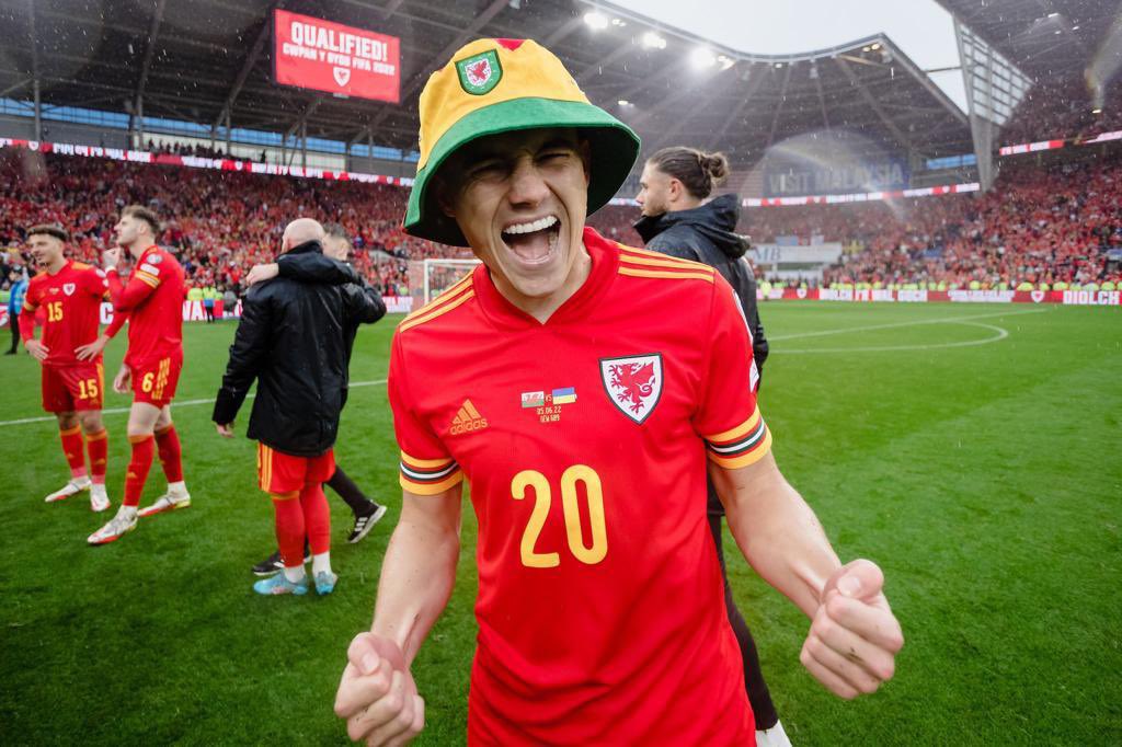 Daniel James tweet media