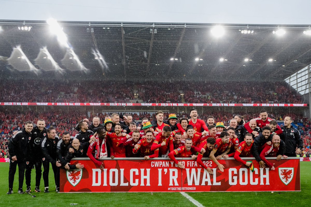 History made! For the first time in 64 years we’re going to the @FIFAWorldCup! An absolute privilege to be part of this group ❤️🏴󠁧󠁢󠁷󠁬󠁳󠁿 @Cymru