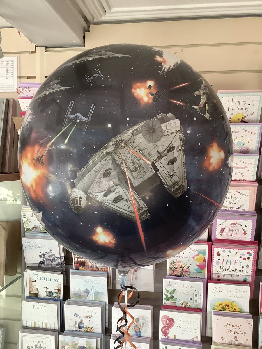 PassTheParcelUK's tweet photo. This double bubble Star Wars balloon always amazes me, such detail 😍 https://t.co/JzzaS2zesG