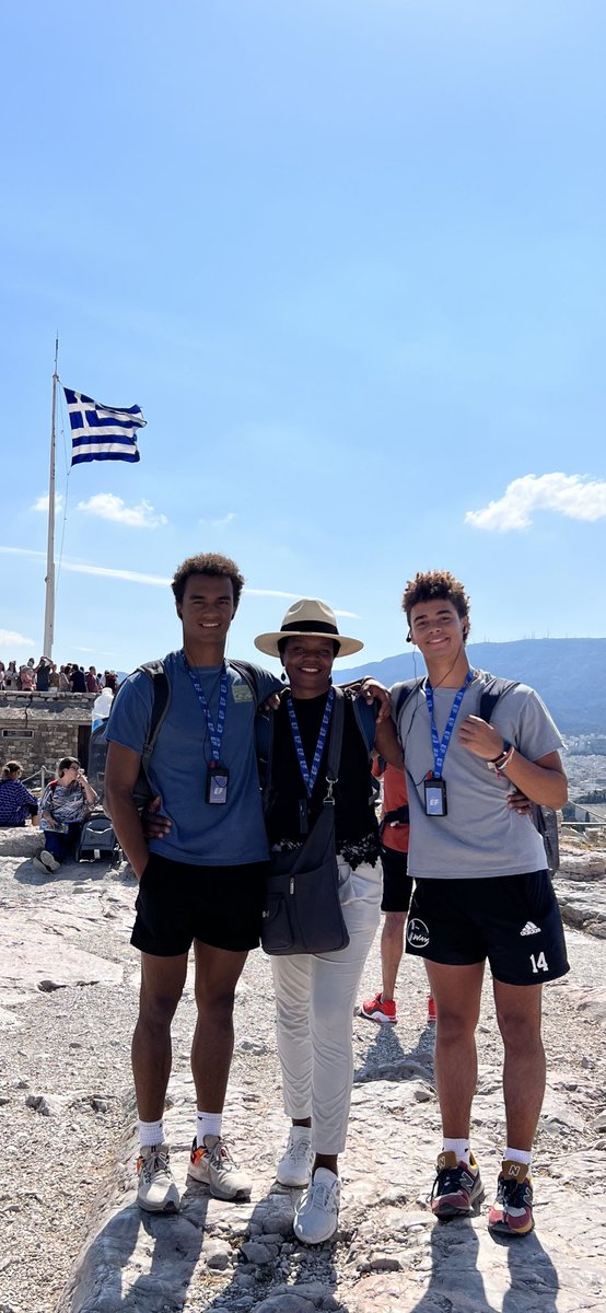 TeachOnPurpose's tweet photo. @Giannis_An34 Our FIRST Akropolis visit🇬🇷🔥 https://t.co/5XCFXhbpr7