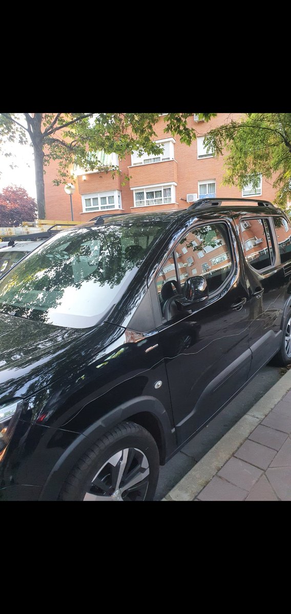 8Versalles's tweet photo. COMPARTIR‼️ 
Coche robado esta noche en el Lago de Loranca, modelo Peugeot Rifter matricula 5381 LLL. Última vez visto a las 2 de la madrugada. A las 9 de la mañana ya no estaba. Cualquier información pónganse en contacto conmigo. https://t.co/bHEboSj4O8