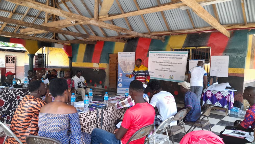 yppdorg's tweet photo. Our local CSO partner, VOICE in Tonkolili, is cascading conflict resolution and peacebuilding training for chiefdom authorities and CYCs as Peace Ambassadors in the Yoni Mamaila and Yoni Mabanta chiefdoms at Mile 91 town. @UNPeacebuilding Find @Cordaid πΈπ± #KolhatBarrayProject https://t.co/5MeeYFjy4R