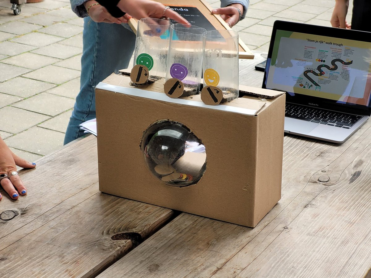 In 8 weken tijd wisten studenten Communicatie en Multimedia Design van de <a href="/HU_Utrecht/">Hogeschool Utrecht (inactief)</a> creatieve, simpele en speelse tools te ontwikkelen voor het ophalen van ervaringen van speeltuinbezoekers, in opdracht van de <a href="/GemeenteUtrecht/">Gemeente Utrecht</a> 🏅😀