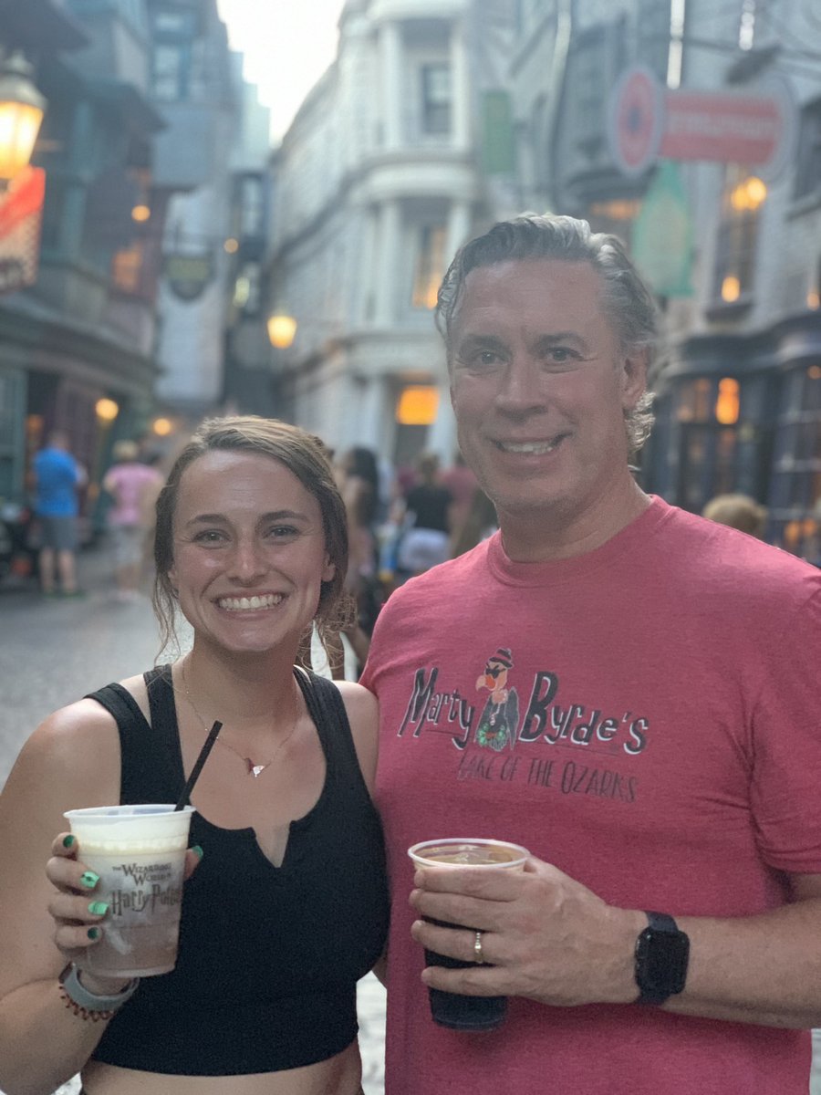londircks's tweet photo. Fat Camp Day 27: Brutal! Fell@off the wagon hard at universal yesterday. Thank God no where to weigh in! Jane showed up and I had a Mel’s Burger with Fries! BIG FAIL! Added a nice Wizard’s Brew! (Carb Central!) Finished off with Hot Stuff…jalapeño tequila! https://t.co/StnXhp2FrR