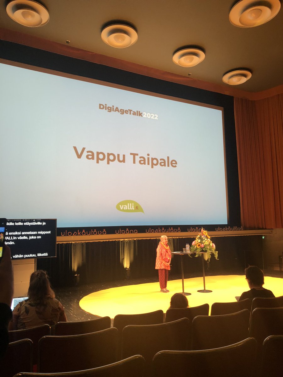 "Eläköön teknologinen kehitys, silloin kun se on meidän omissa käsissä" lopettaa #DigiAgeTalk:in <a href="/VappuTaipale/">Vappu Taipale</a> 💕 Kiitos <a href="/Valli_ry/">VALLI</a> erinomaisesta tapahtumasta! 🙏