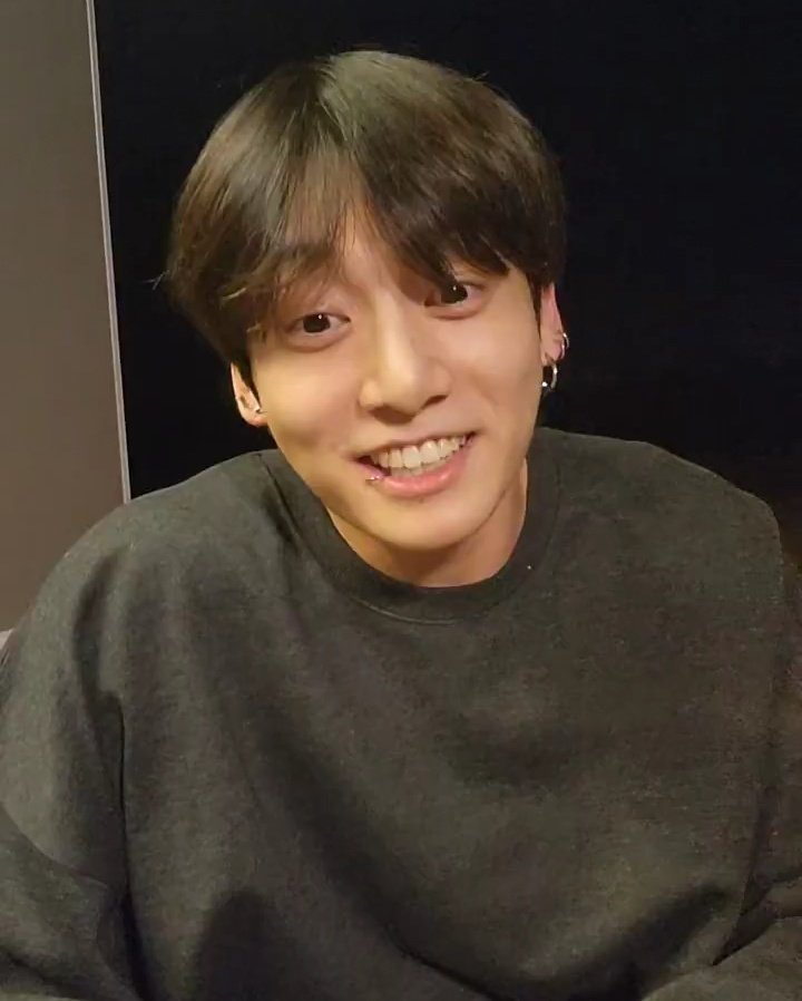 kthpjmuse's tweet photo. "eu acho que enquanto você estiver vivendo sua vida, você deve fazer as coisas que você quer fazer" - jeon jungkook https://t.co/x1slb8Gosz