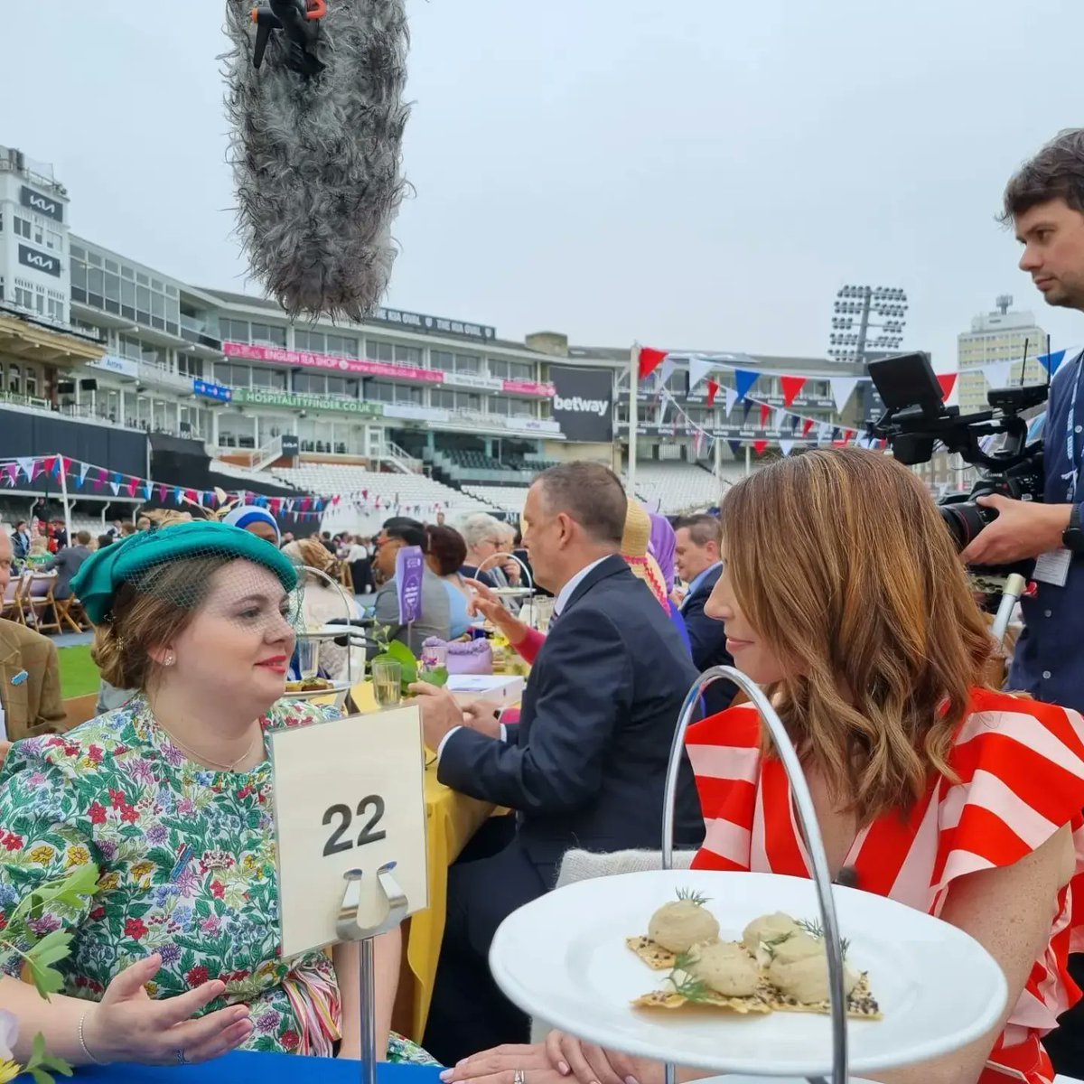 An amazing Jubilee Weekend shared with so many inspiring people
Thank you <a href="/edencommunities/">Eden Project Communities - #TheBigLunch 🎉</a> <a href="/RoyalVolService/">Royal Voluntary Service</a> <a href="/10DowningStreet/">UK Prime Minister</a> <a href="/birminghamcg22/">Birmingham 2022</a> including me in the celebrations
#QBR2022 #JubileeCelebration #queensplatinumjubilee #Birmingham2022 #partyatthepalace #TheBigJubileeLunch