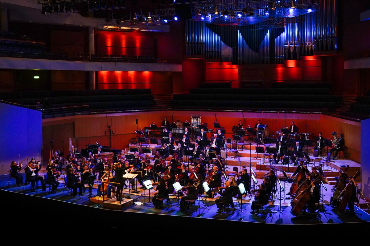 SheffCityHall's tweet photo. This Saturday! @the_halle in Sheffield 
A Jubilee celebration of British composers and artists featuring @SheffPhilChorus and @LFChorus 
👥 Conductor | Finnegan Downie Dear
👥 Baritone | Benjamin Nelson
Book Now! 🇬🇧https://t.co/ai1xhfkuSE https://t.co/s5B5Kdlt7u