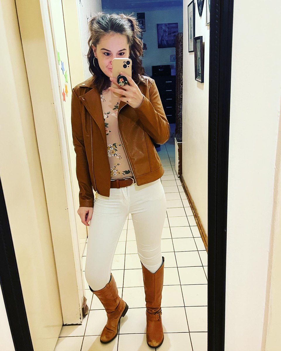 Neeksie's tweet photo. The one where things started to fall back into place. ✌🏻🫠

#whatiworethisweek 
#ootd
#ootw
#backtospammingyourfeed 
#photodump
#feelinggoodagain 
#manifestingmybestlife 

#neeknacks #momlife #blogger #positivevibes #girlswithtattoos #fitgirls #nerd #gamer #gamergirl #writer https://t.co/CUsziqC2yu