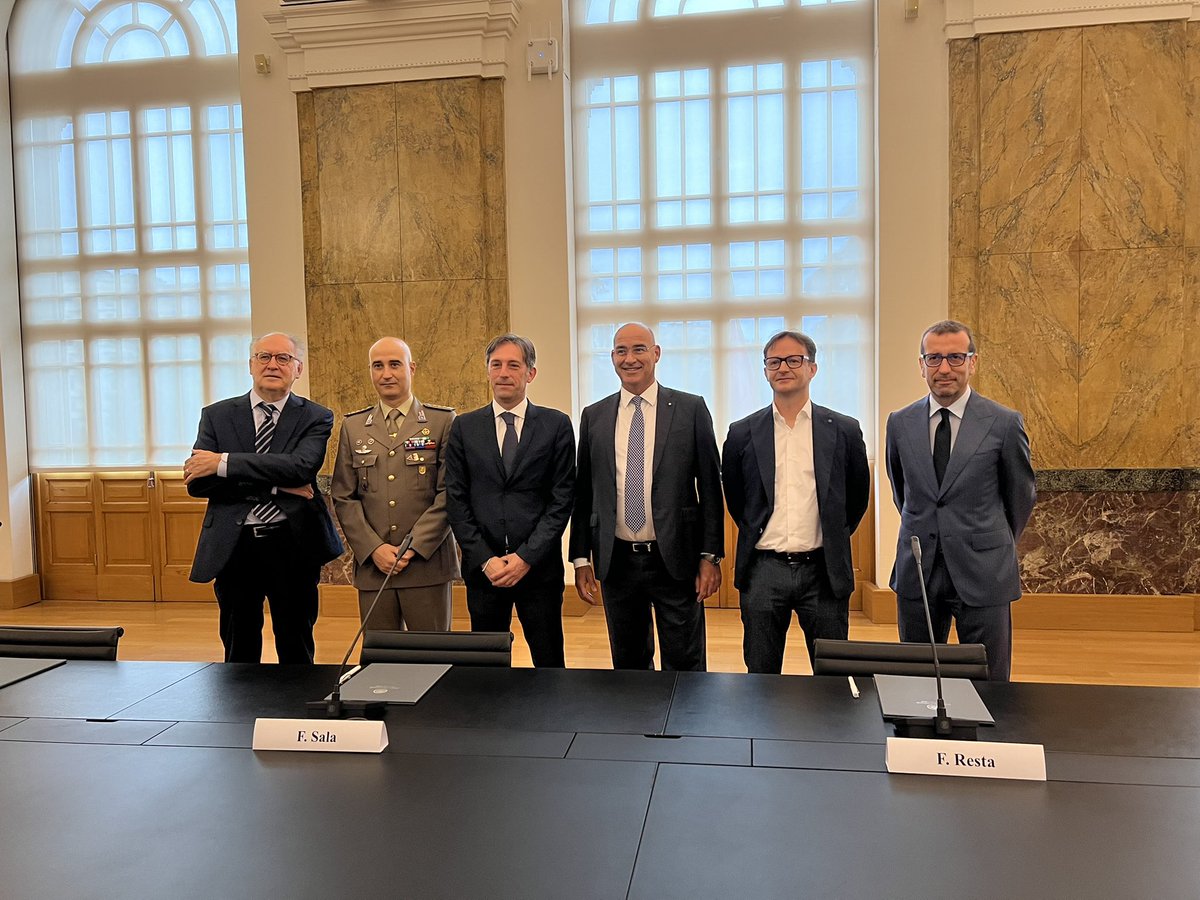 fabri_sala's tweet photo. Entro i prossimi tre anni miriamo ad essere la prima regione in Europa nel campo della #cybersecurity! Con @polimi , @Esercito , #AriaSpa e @intesasanpaolo firmato l’Accordo per dotare Milano, prima città al mondo, di una rete ultrasicura di comunicazione quantistica. https://t.co/FKqmNmfT9l
