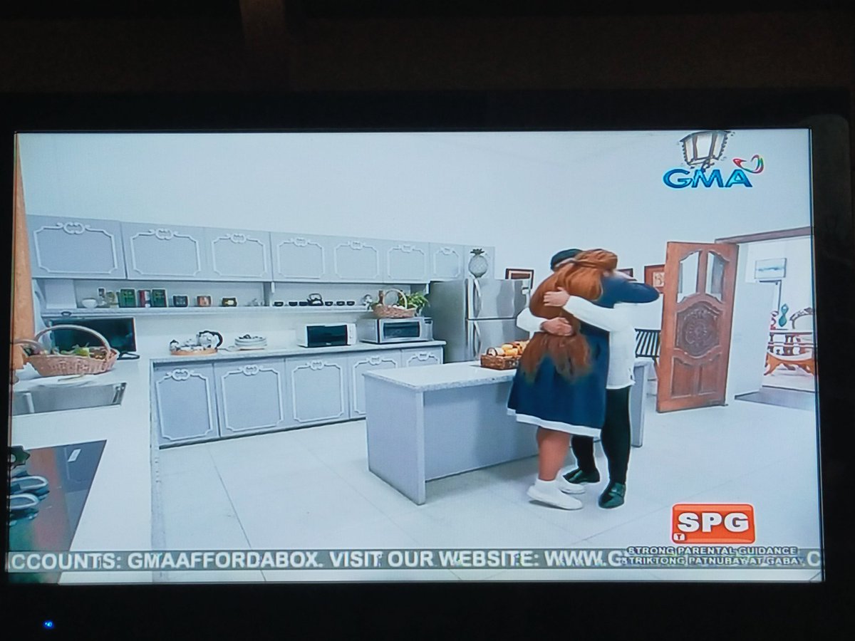 artistarchived2's tweet photo. ahhh, may pa hug pa yan sila... @thou_ism @xoxo_gma_riel 
#FirstLadyWhistleBlower https://t.co/QJelxSbKEn