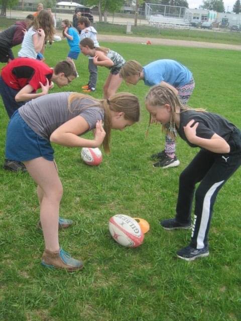 VulcanPrairiev1's tweet photo. Grade 6s are getting to learn all about rugby this week. Thanks to Ms. Seaman and her helpers from @CountyCentral. Many of us think we might want to play in Grade 7! https://t.co/YjwIaxsDy3