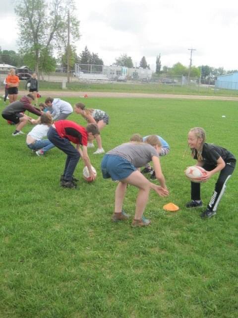 VulcanPrairiev1's tweet photo. Grade 6s are getting to learn all about rugby this week. Thanks to Ms. Seaman and her helpers from @CountyCentral. Many of us think we might want to play in Grade 7! https://t.co/YjwIaxsDy3
