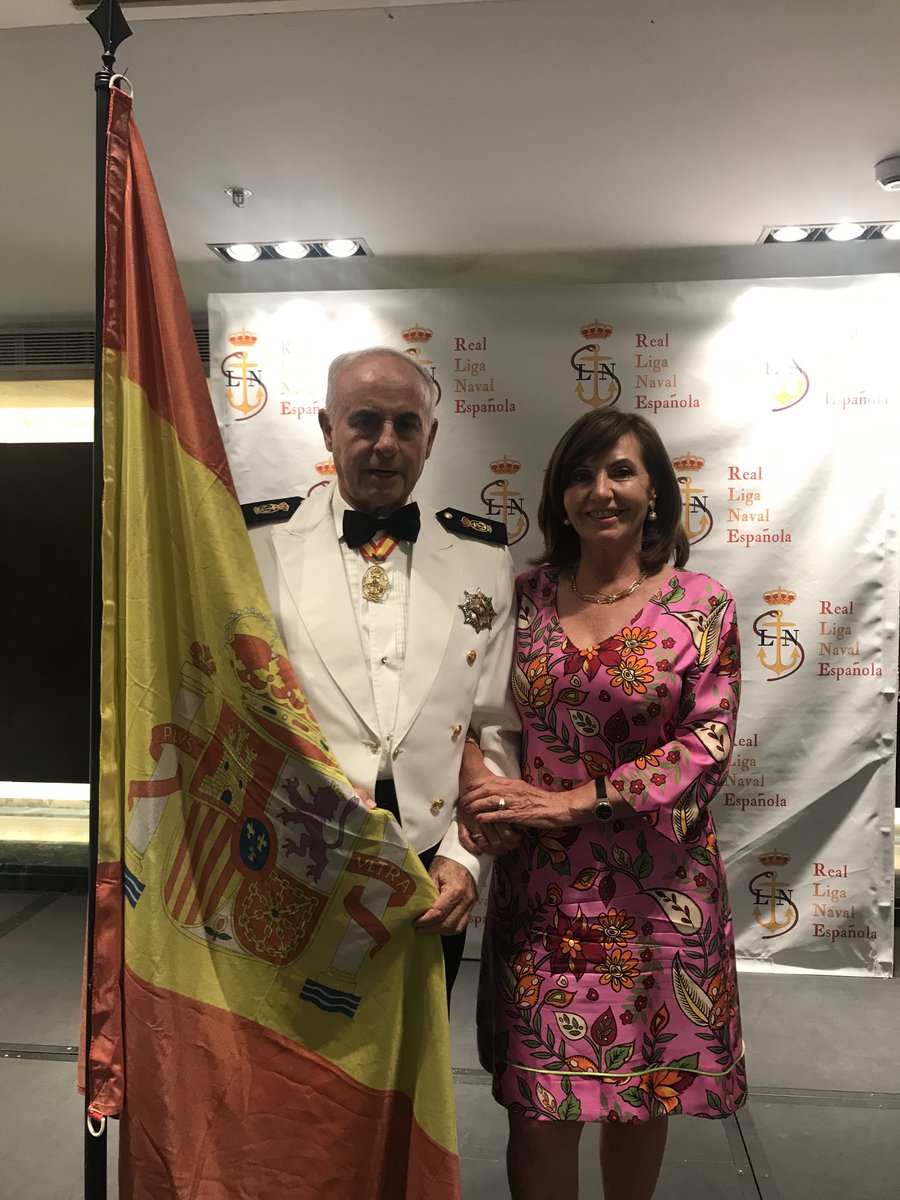 DiegoEstradaFe2's tweet photo. Entrega de la medalla “Caballero del Ancla de Oro” por la Real Liga Naval de España, en la cena de Gala del 4 junio 2.022 en el Hotel Meliá Castilla. https://t.co/zNPdQkDTbI