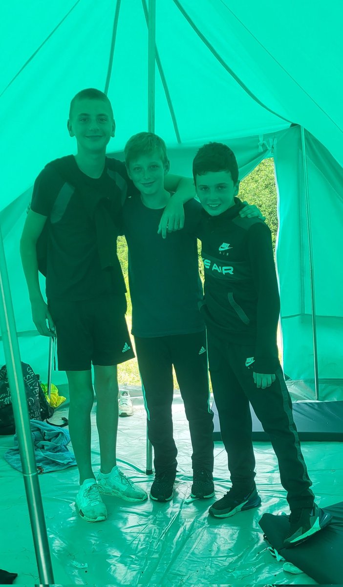 KerryAEgan's tweet photo. Happy campers! @WorleCSA @RPUffendell @PrincipalWCSA @MissCWilliams1 https://t.co/jraQq27y1E