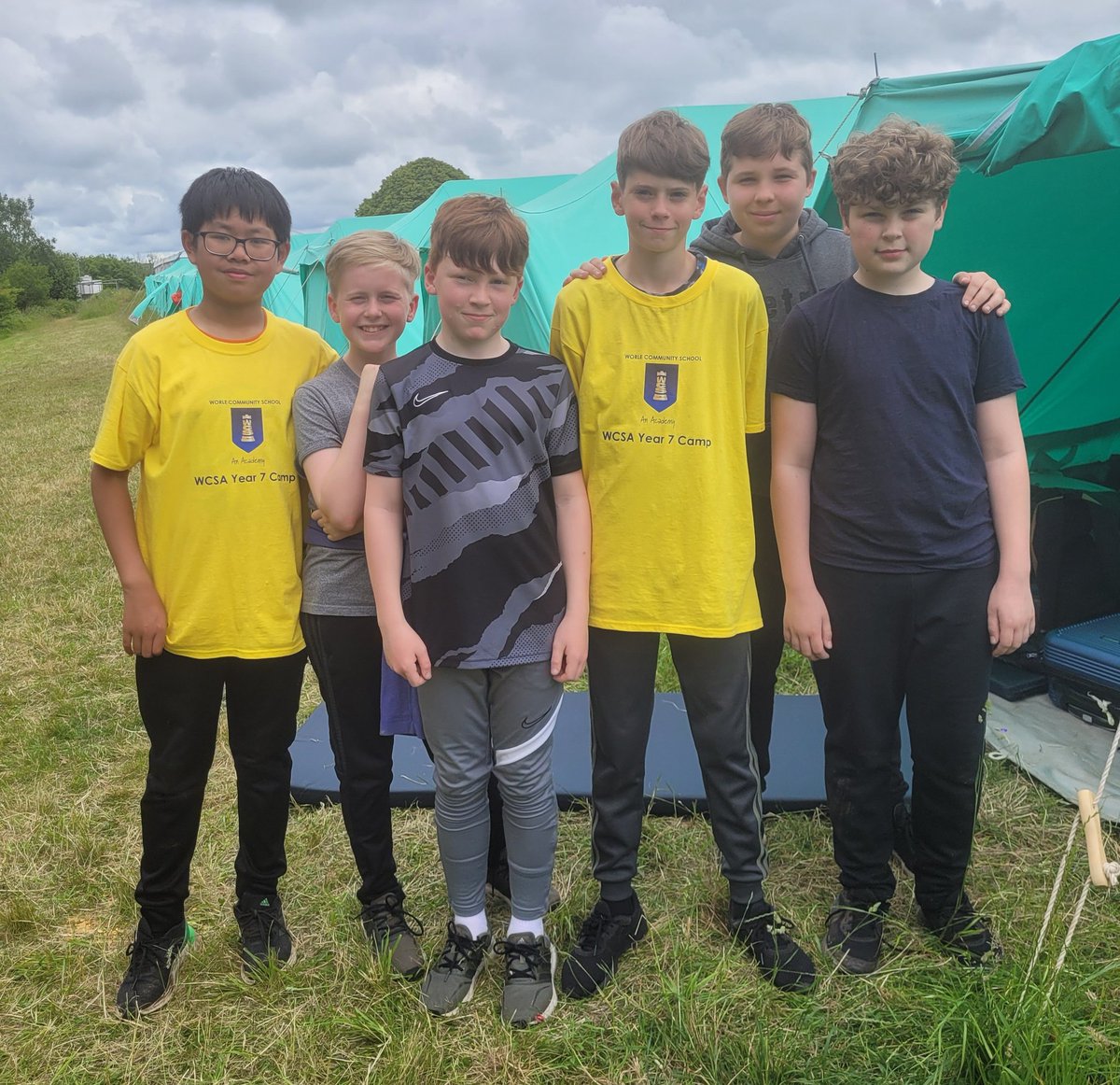KerryAEgan's tweet photo. Happy campers! @WorleCSA @RPUffendell @PrincipalWCSA @MissCWilliams1 https://t.co/jraQq27y1E