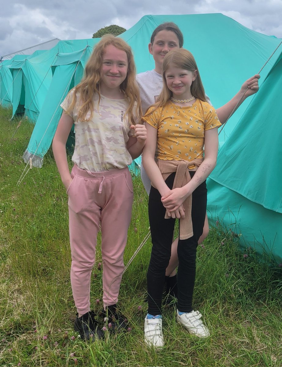 KerryAEgan's tweet photo. Happy campers! @WorleCSA @RPUffendell @PrincipalWCSA @MissCWilliams1 https://t.co/jraQq27y1E