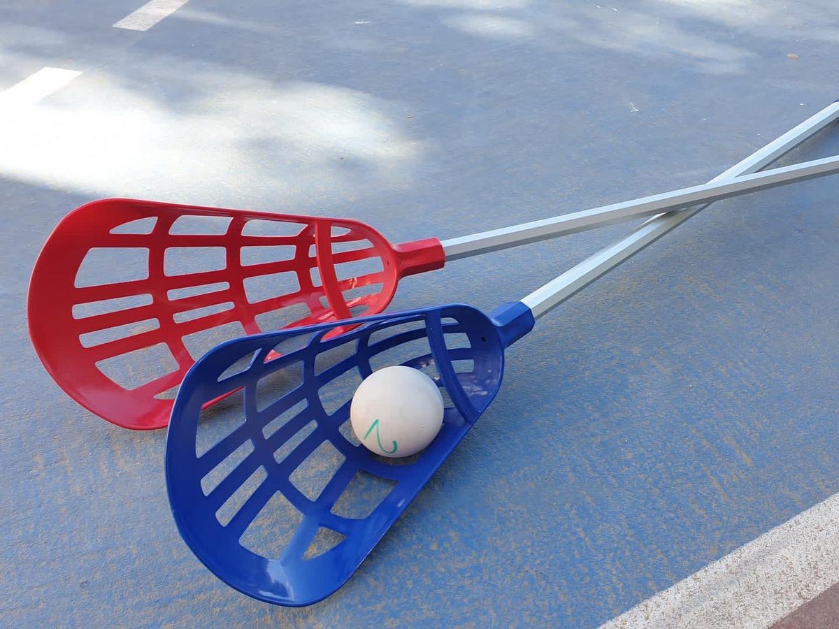 ijoaquinrodrigo's tweet photo. ¡Ayer disfrutamos de una jornada de #Lacrosse con Carrie, entrenadora de la Asociación Española de Lacrosse! ¡Nuestros alumnos pudieron descubrir y aprender sobre un deporte que cada vez se practica más en España! #VolverAJugar #VolverASer #joaquinrodriguismo https://t.co/P6c2FJMLKP