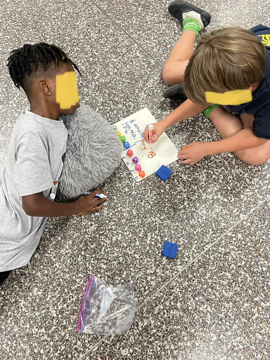 JessDCunningham's tweet image. 4th grade math centers on 🔥 #domath #letthemexplore #handson #Landstownleads