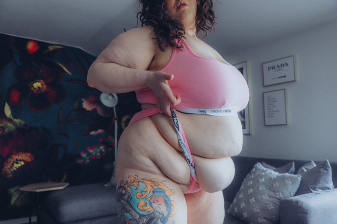 Describe this photo in one word.  I like "tug". https://t.co/ruyrVUHdHH<a href="/tag/bbw"class="tags"><span>#bbw</span></a><a href="/tag/sexybbw"class="tags"><span>#sexybbw</span></a><a href="/tag/amateurbbw"class="tags"><span>#amateurbbw</span></a><a href="/tag/onlyfansgirl"class="tags"><span>#onlyfansgirl</span></a><a href="/tag/onlyfanspromo"class="tags"><span>#onlyfanspromo</span></a>