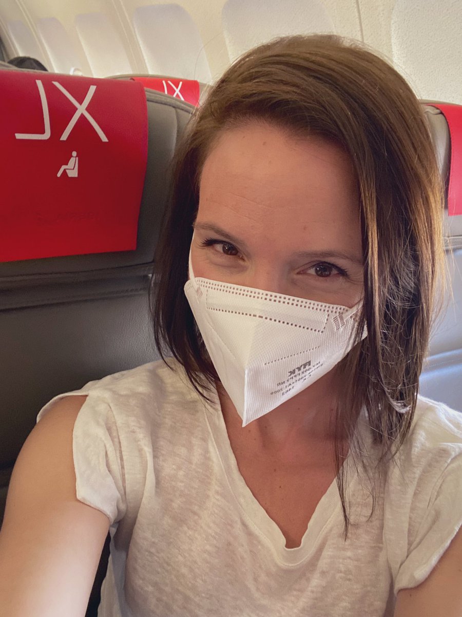 avecsuz's tweet photo. officially buckled into this “XL” fiesta @Iberia_fr flight + can’t wait to celebrate #SouthSummit22 IRL in madrid this week with some of our favorite #proudsesamers 🤩 

🇫🇷✈️🇪🇸
#IRLFTW https://t.co/k9UwWq0osZ