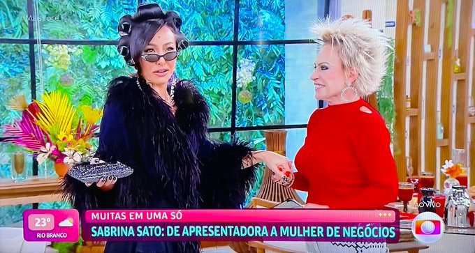 saulolimalemos's tweet photo. Sabrina Sato e Ana Maria Braga 
A interação que a a gente precisava e não sabia
#MaisVoce https://t.co/EDgV8kofpz