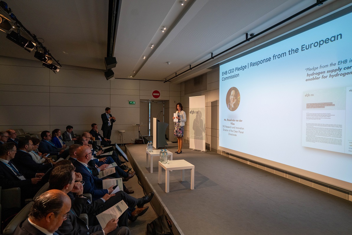 Today, together with gas transmission system operators of 28 EU countries, members of <a href="/ehb_europe/">European Hydrogen Backbone</a> we signed the pledge to establish hydrogen supply corridors by 2030 as enabler for hydrogen market creation. The speed is of essence!
#ambergrid #europeanhydrogenbackbone #hydrogen