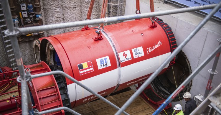 Bau eines #Mikrotunnels unter der Donau hat begonnen. Nach Fertigstellung verlegt der niederösterreichische Versorger <a href="/evnergy/">EVN</a> darin Leitungen für Trinkwasser, #Gas, #Strom, Internet und Fernwärme auf Basis von #Biomasse.
energate-messenger.at/news/222934/mi…