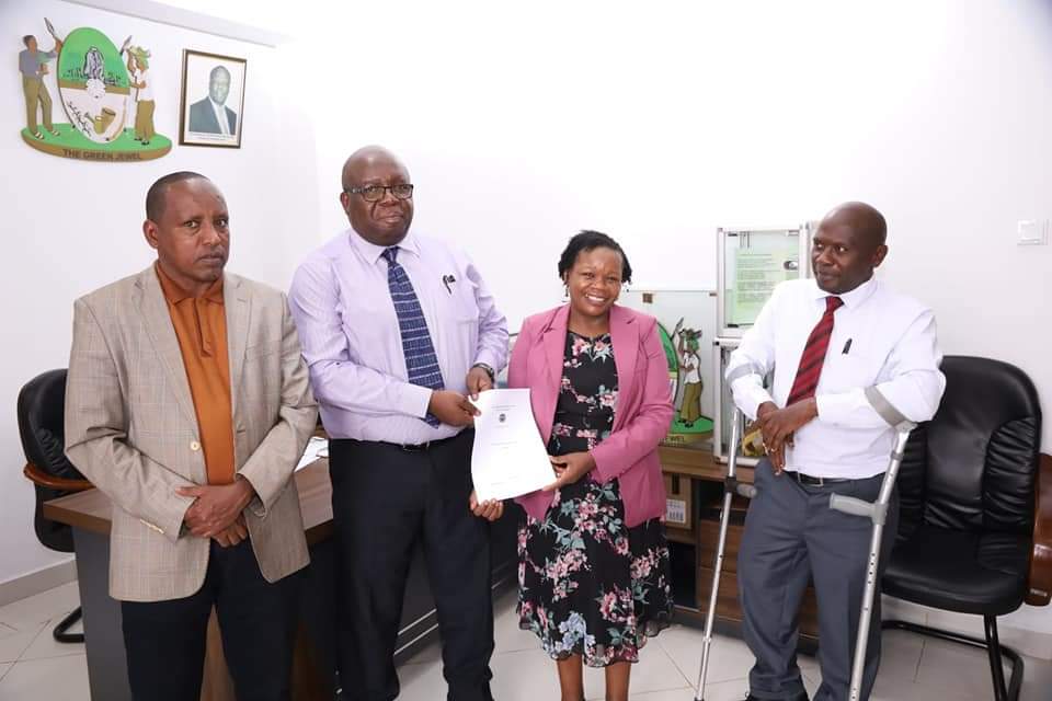 A team from the Commission led by the Commissioner in Charge of Access to Information, Ms Lucy Ndung'u, today paid a courtesy call on the County Secretary and Head of Public Service of @County037 Amb.James Ochami.