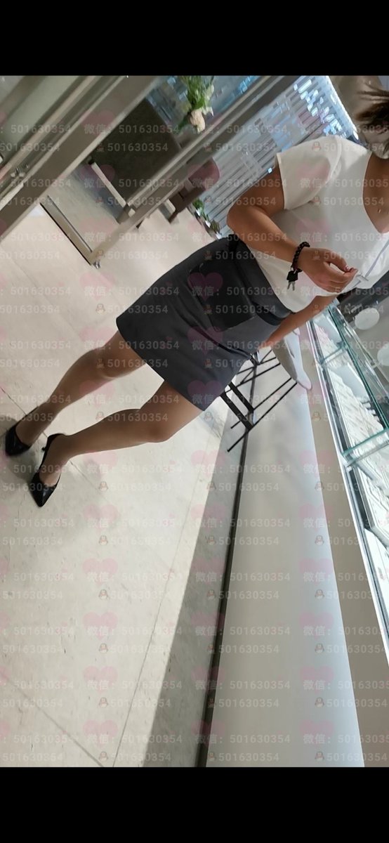 footfetish888's tweet photo. 珠宝专柜【潮宏基】，妹子的肉丝，味道一绝！妹子告诉我回去了再打开，我说为什么，她说：臭！😅😅 https://t.co/4Ey7fL0x3b