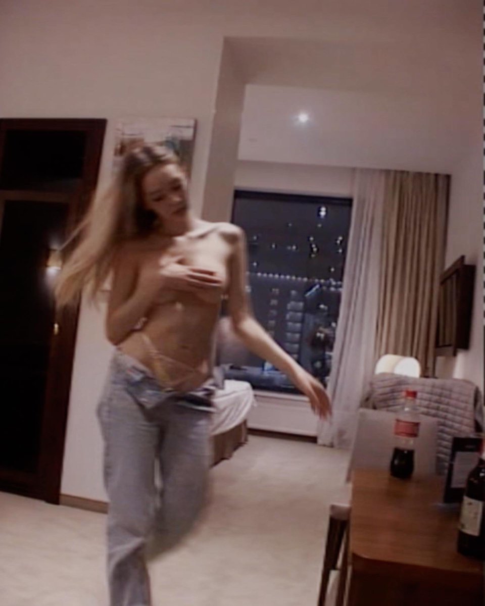 NFTgirl 💦🔥 #nftphotography #NFTfam #VHS #NFTCommumity