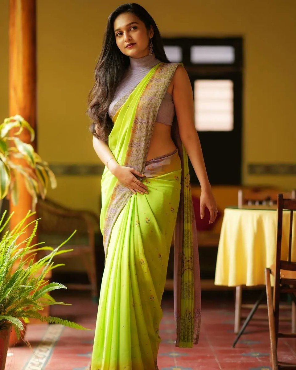 NHeroines's tweet photo. Miss Gorgeous #SpandanaSomanna All New Classy Pic's. @spandana___somanna #Heroine #KannadaHeroine #KannadaHotActress #HotActress #SmallScreenHeroine #SerialActress #KannadaSerial #KannadaCinema #TakeOneCinemazz #NammaHeroines https://t.co/psvsDhKwZ6