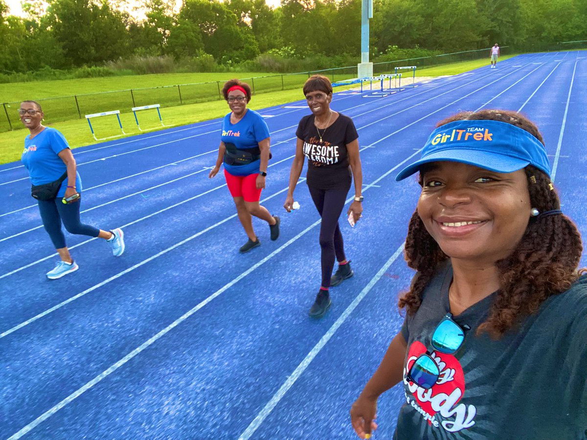 geauxnatural's tweet photo. 💙Happy💛CHOOSEDay🧡
Today’s #30DayJumpStart trek was an “Adventure Walk” in our local park. 
#AdventureWalk
#Day7
#6amCrew 
#HappyChooseDay
#MyBodyIsMyTemple
#GirlTrek
#GirlTrekNewOrleans
#nolatreks 
👟💦☀️ https://t.co/cA06VIx6mC