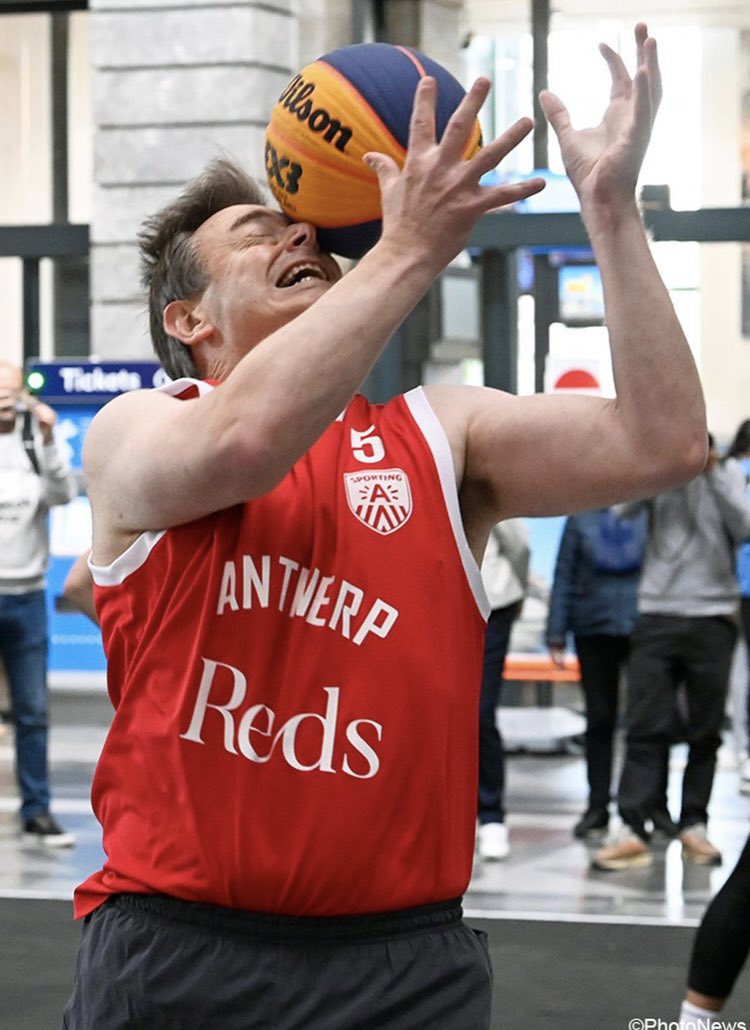 letreintexxx's tweet photo. deze foto heeft mijn dag gemaakt! #bartdewever #bricks https://t.co/UWdthiFUXM