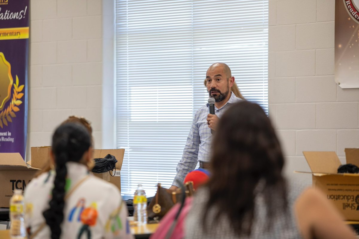 fperezTCM's tweet photo. Supporting #SummerReading #literacyathome is of the upmost importance! Thank you @DrPatyQuesada @SanBenitoCISD for the opportunity to share this message with #parents #families #lecturaencasa https://t.co/yHHE8as6p2