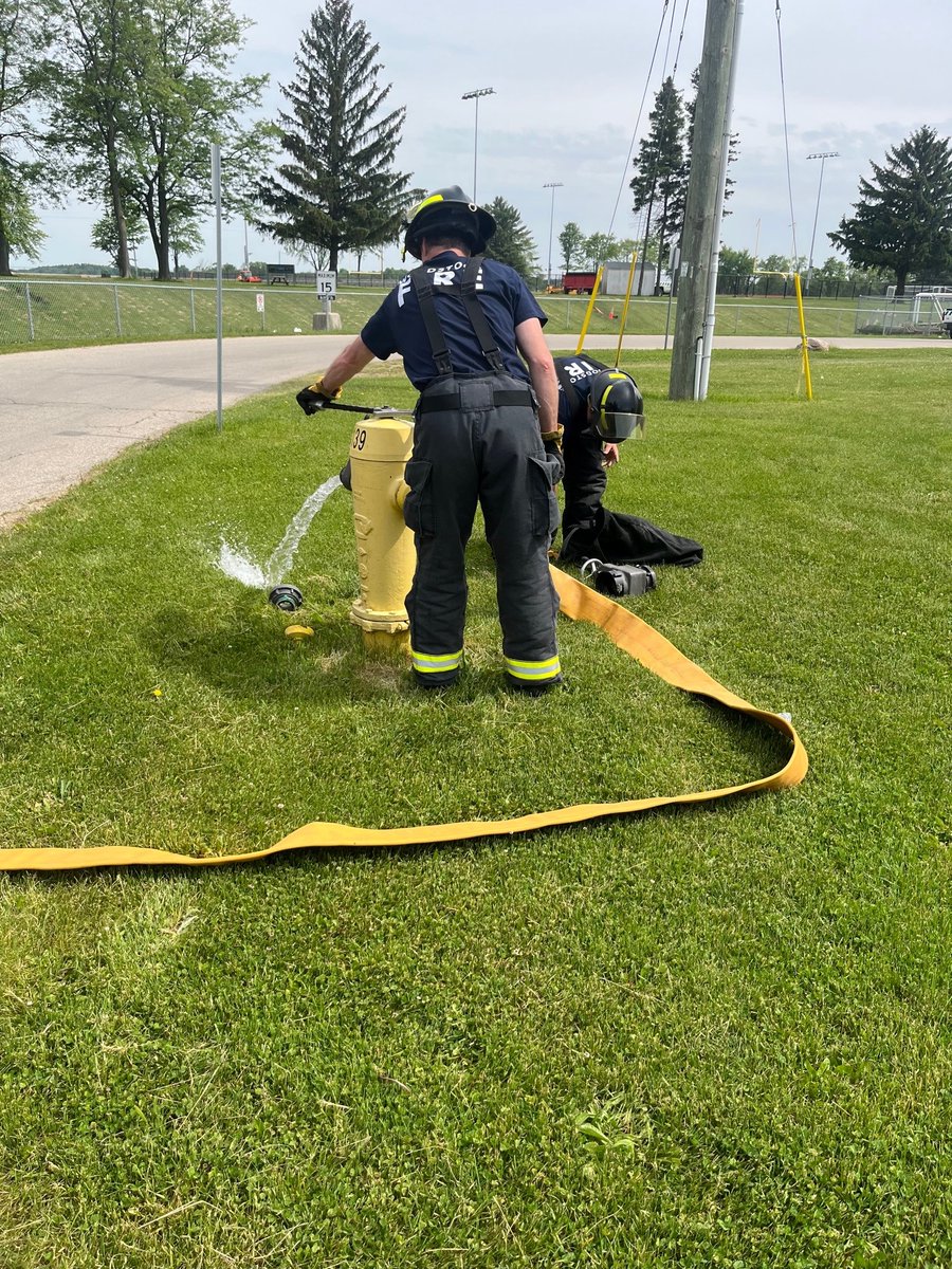 WoodstockFireDe's tweet photo. Remember when the sun was shining yesterday? We took advantage and did some pump training at Cowan Park Sportsplex @cityofwoodstock #trainingmonday #wfd https://t.co/G8cUg57hZO