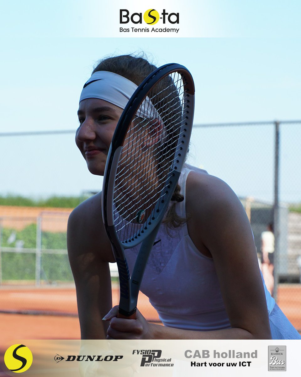 Vind je focus en houd hem vast… maar blijf ook lachen. Sporten is leuk.
.
.
.
#tennis #sport #sports #kids #cabholland #padel #bakkerbas #fysiopp #gezond #gezondheid #bewegen #knltb #padelmax
