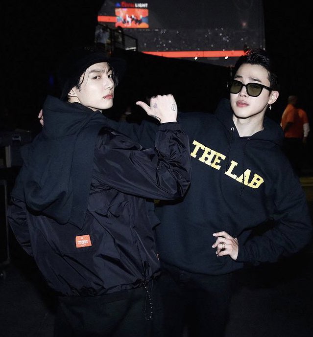 boys38260357's tweet photo. 急に涼しくなった今着なきゃ!とばかりに💜
ジミンとソンミンス😎
#thalab https://t.co/pNWPj1RyZx