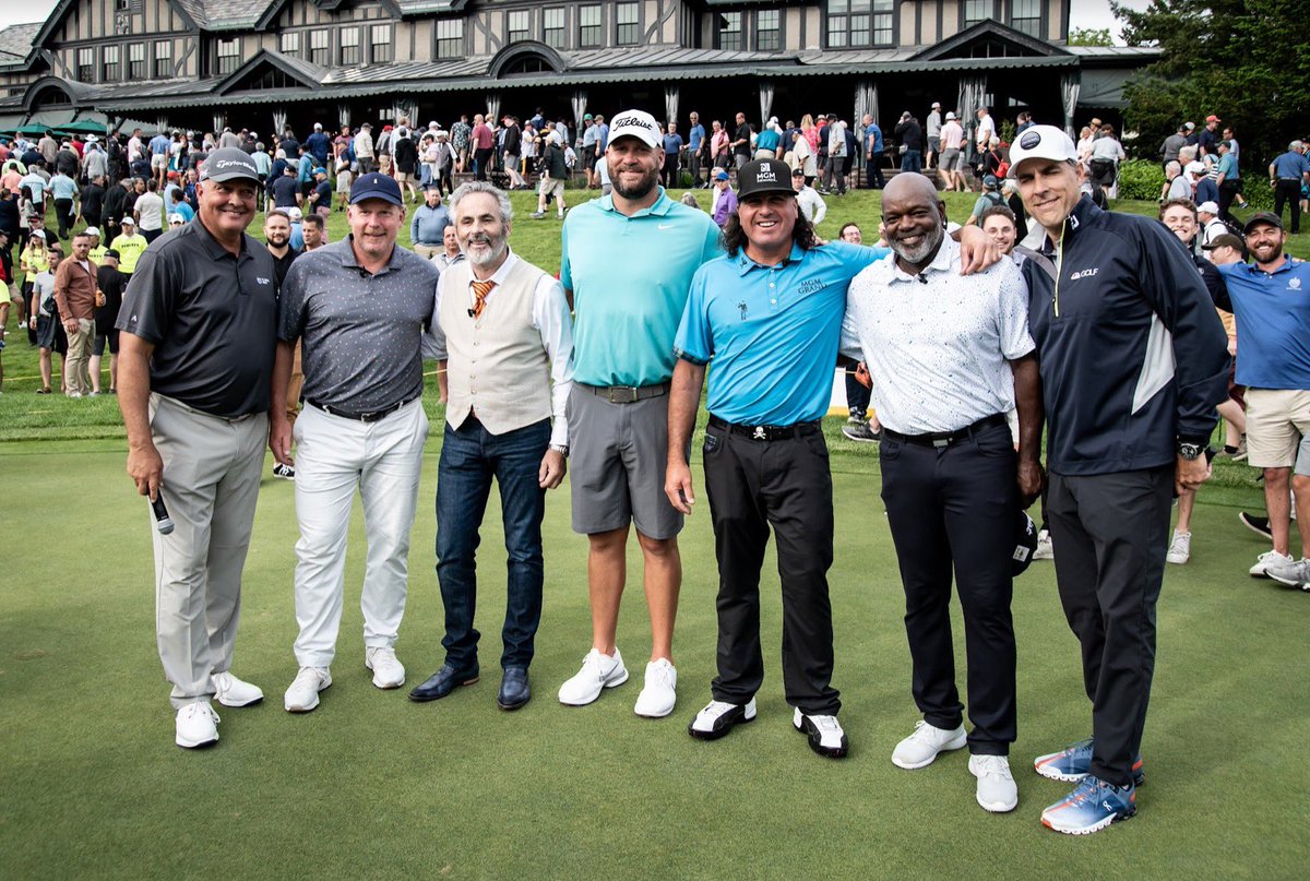 Thank you <a href="/RoyalOttawaGC/">The Royal Ottawa Golf Club</a> What amazing hosts you were for our first #FehertyClassic. Hometown hero <a href="/DAlfredsson11/">Daniel Alfredsson</a> sunk a 50 footer for a skin! What a magical event! @GlencairnGolf @ClubLink we are all in see you this afternoon!