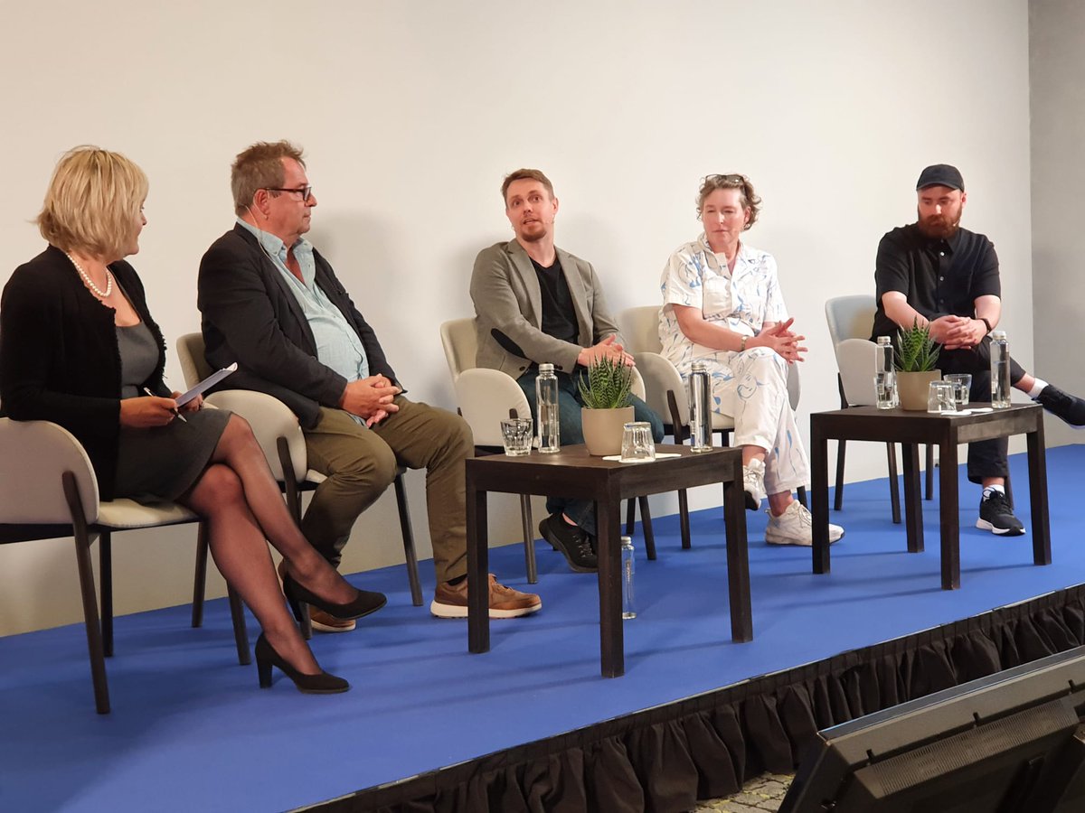 Panellists share their opinions on #workingconditions and #creators rights. 

Is there a fair pay and how to negotiate it?
Tune in and join the discussion ▶️ elisastage.ee/eao

#OBSAV30 #copyright #fairpay