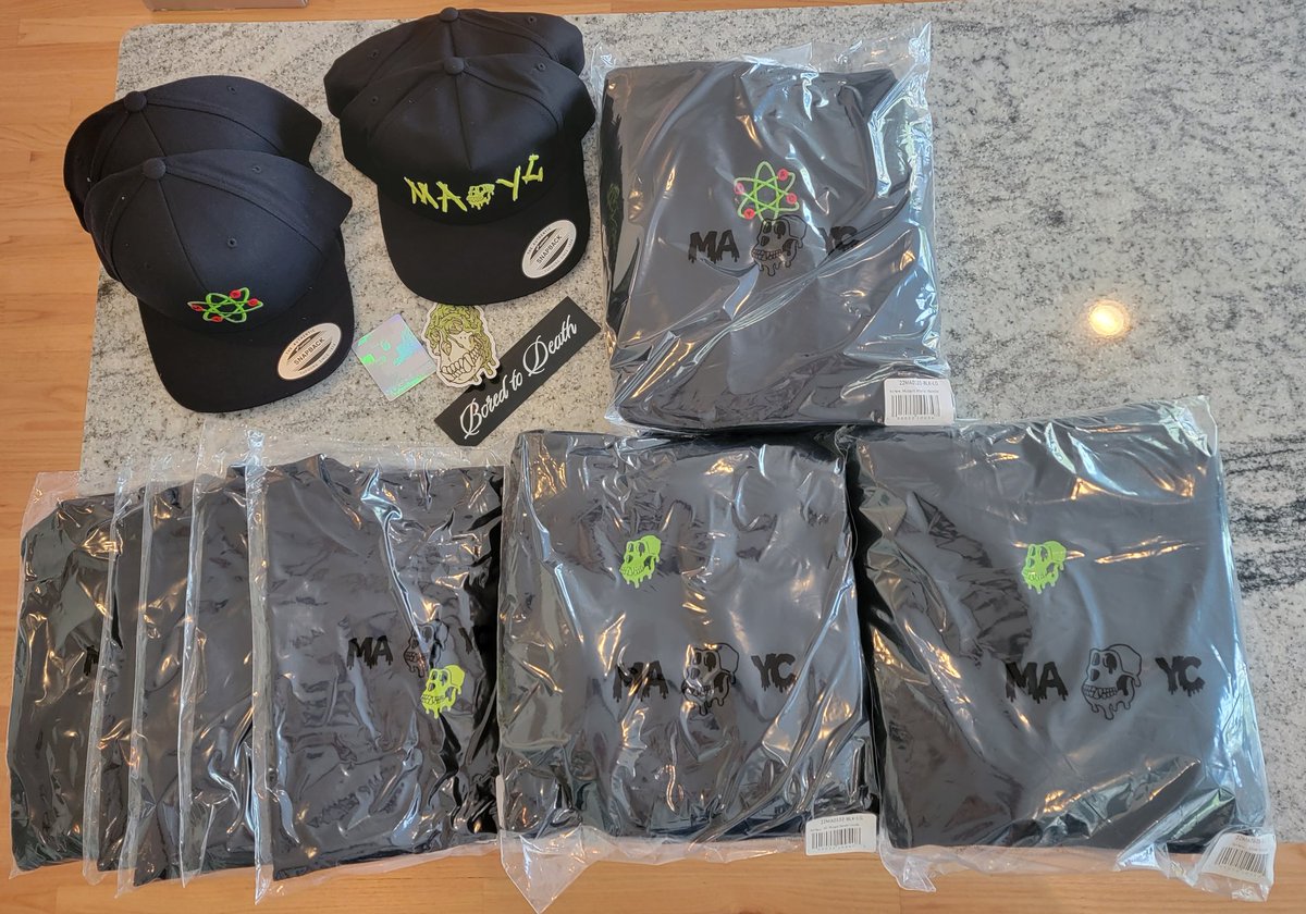 BrianNyc14's tweet photo. APES!  A nice shipment just arrived and I'm giving away some merch. 

If you're interested, toss in a like, comment, retweet, or tag someone who would like to have it.

Have a great week and remember to spread love and be kind ❤️ 
@BoredApeYC #BAYC #MAYC #BoredApeYachtClub https://t.co/JBDjStty4J