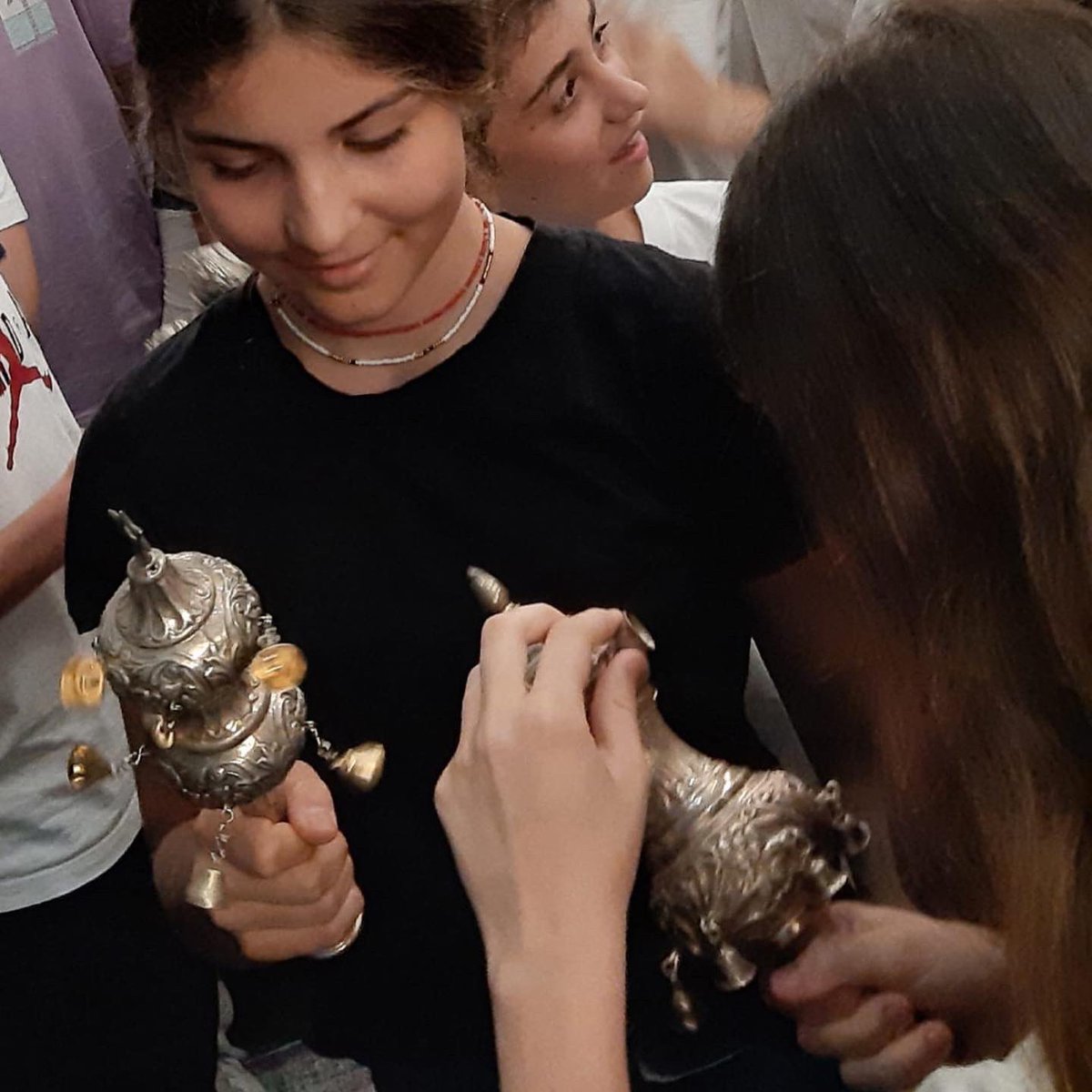 escolapiabalmes's tweet photo. VISITEM UNA SINAGOGA A CULTURA RELIGIOSA 
Des de l'àrea de Cultura religiosa, visita de 2ESO a la sinagoga. De nou, exquisit tracte i explicació. Agraïm a la comunitat del centre Maimònides que ens hagi tornat a obrir les seves portes.
#esoepb https://t.co/ztwQq00JEO