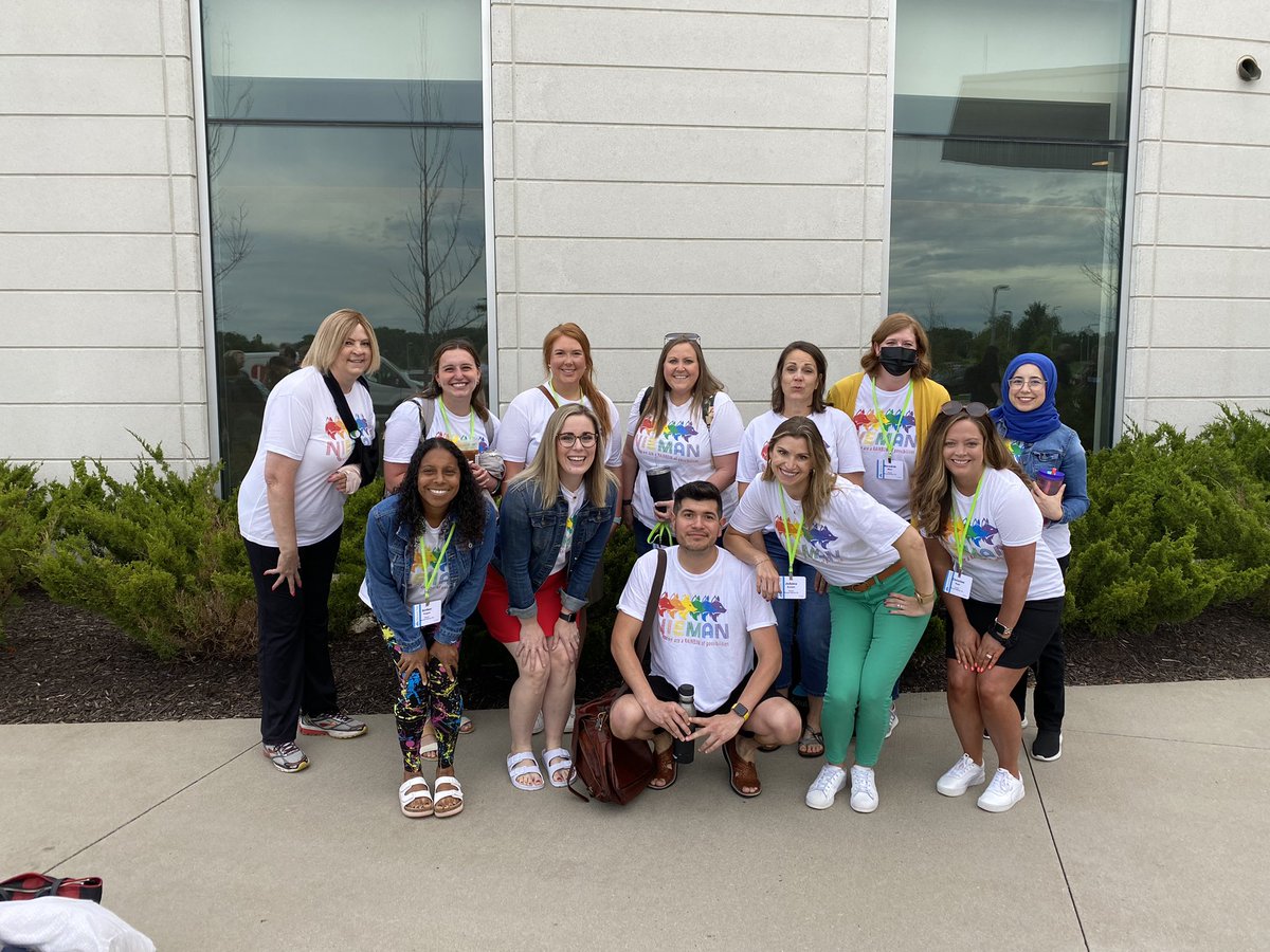 Nieman512's tweet image. Nieman Foxes are ready learn this week!!!! #SMSDPLCInstitute #PLC @SolutionTree @theSMSD