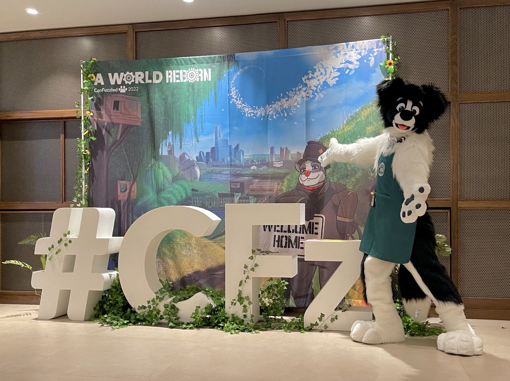 WoleverWuff's tweet photo. Sadly I didnโt get many photos of my own at #Confuzzled2022 since I was just having too much fun! ๐
But I did have @CorgiTosh help me take this one with the sign.
#confuzzled #cfz #CFz2022 #CFz22 #ConFuzzled22 https://t.co/u0vc8ro0Hp