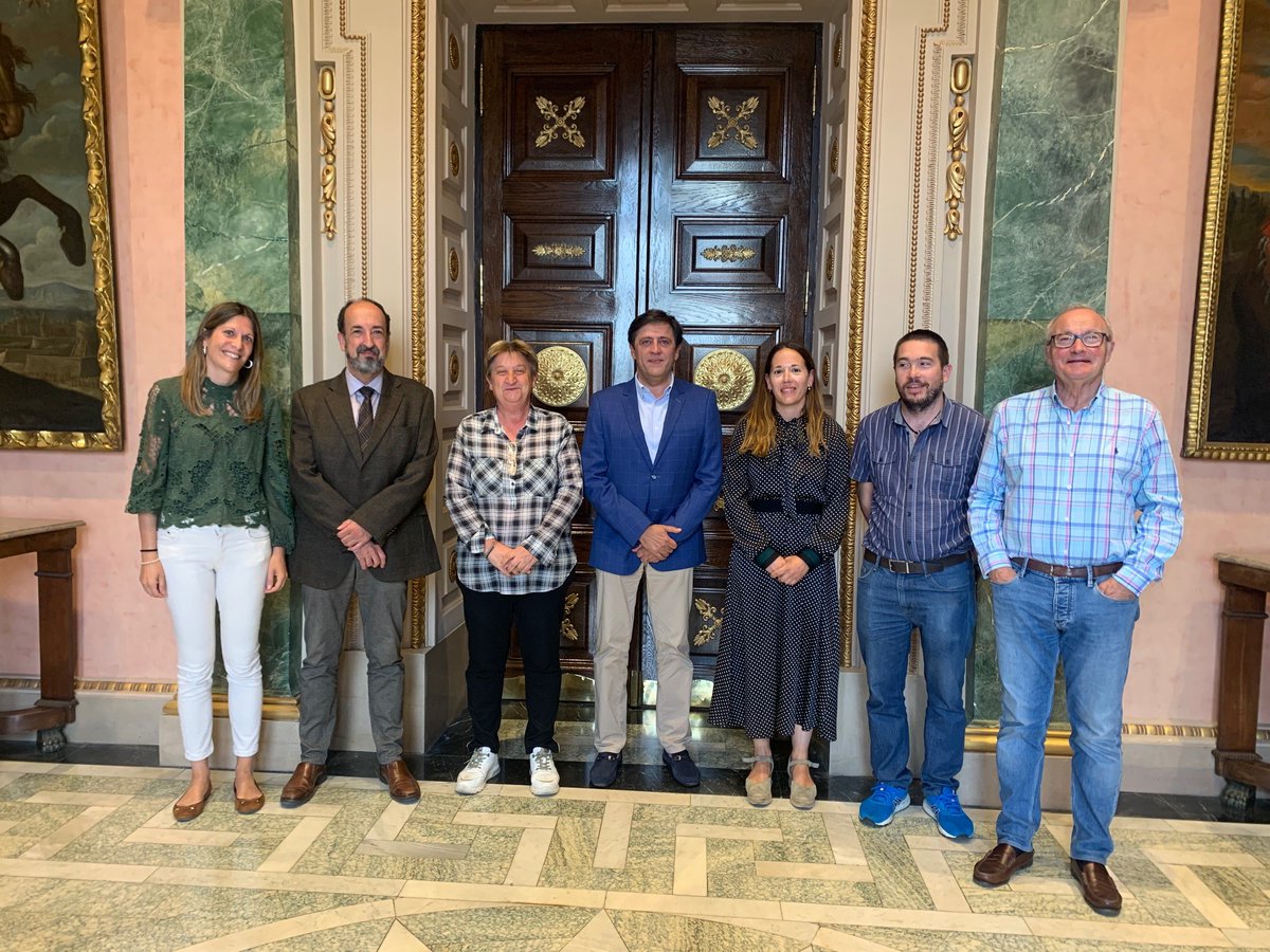 El Consejo de la Bicicleta de Álava ha analizado el PTS de Vías Ciclistas y Vías Verdes, y ha conocido la próxima intervención del Departamento de Infraestructuras Viarias y Movilidad para reforzar las señalización de la vía ciclista que une Durana y Arroiabe.

#Álava #bicicleta
